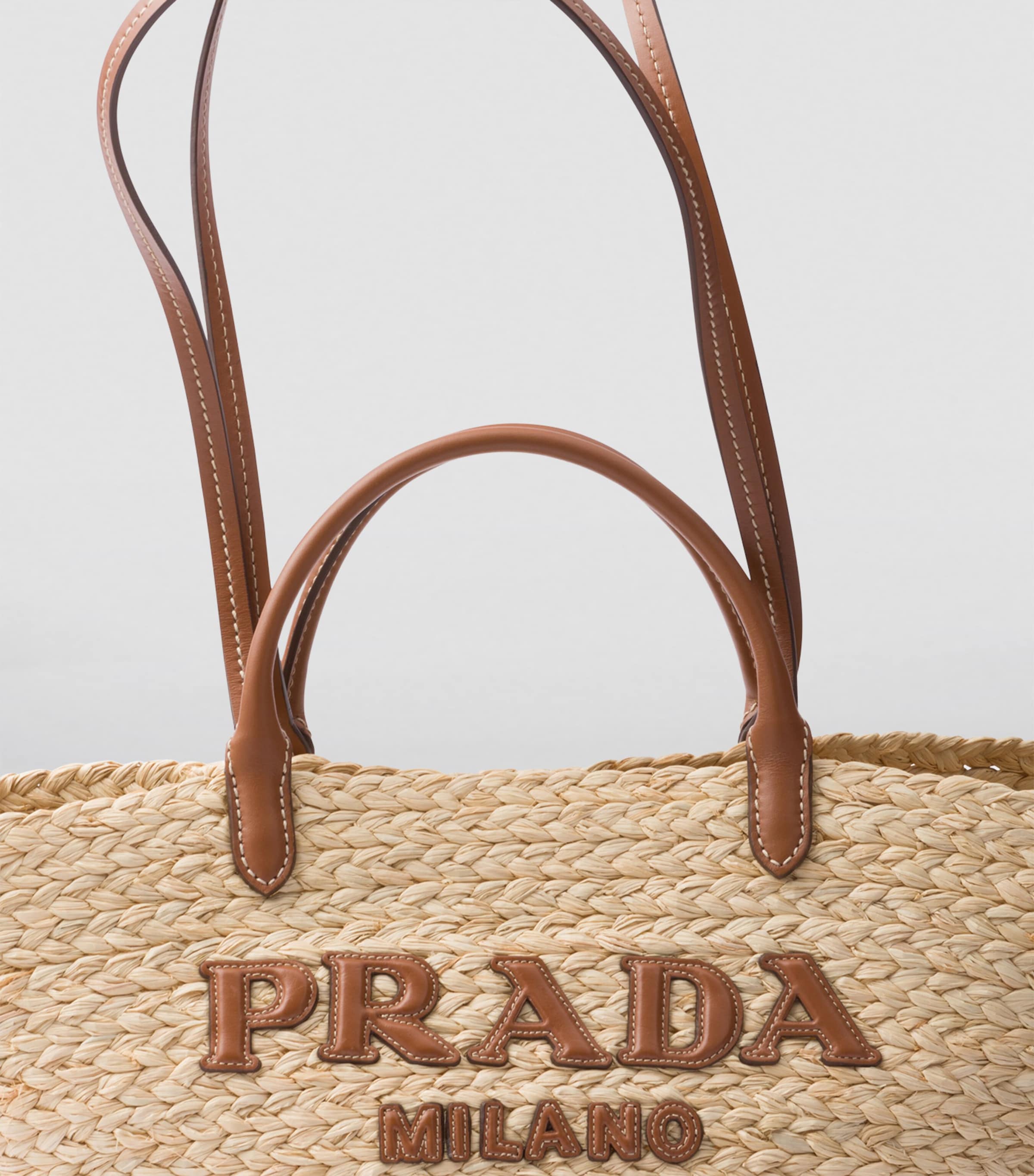 PRADA トートバッグ 肩掛け ロゴ型押し タッセル ナッパレザー ベージュ PRADA トートバッグ 肩掛け ロゴ型押し タッセル ナッパレザー